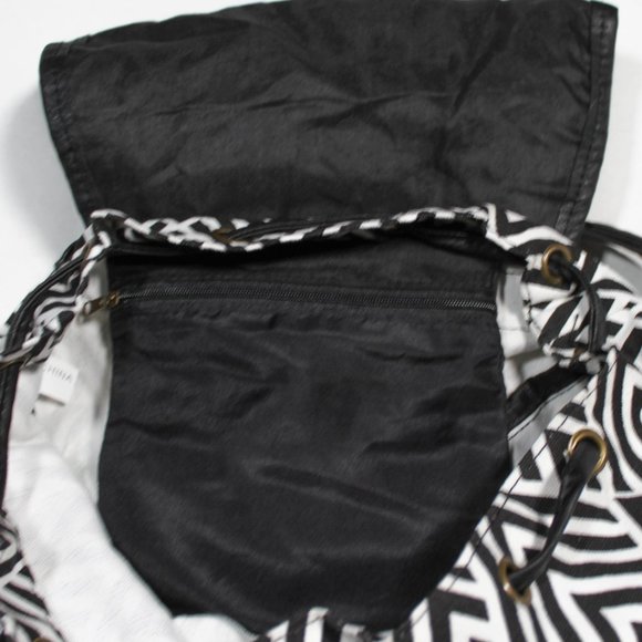 Black and White Chevron Print Backpack Bag - Picture 5 of 6